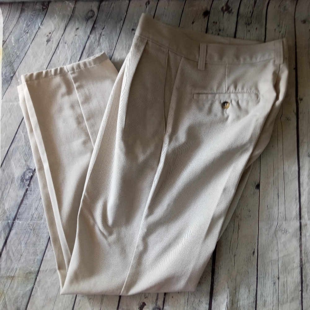 EUC Wrangler Rustler Legendary Gold Khaki Pants - 32x32